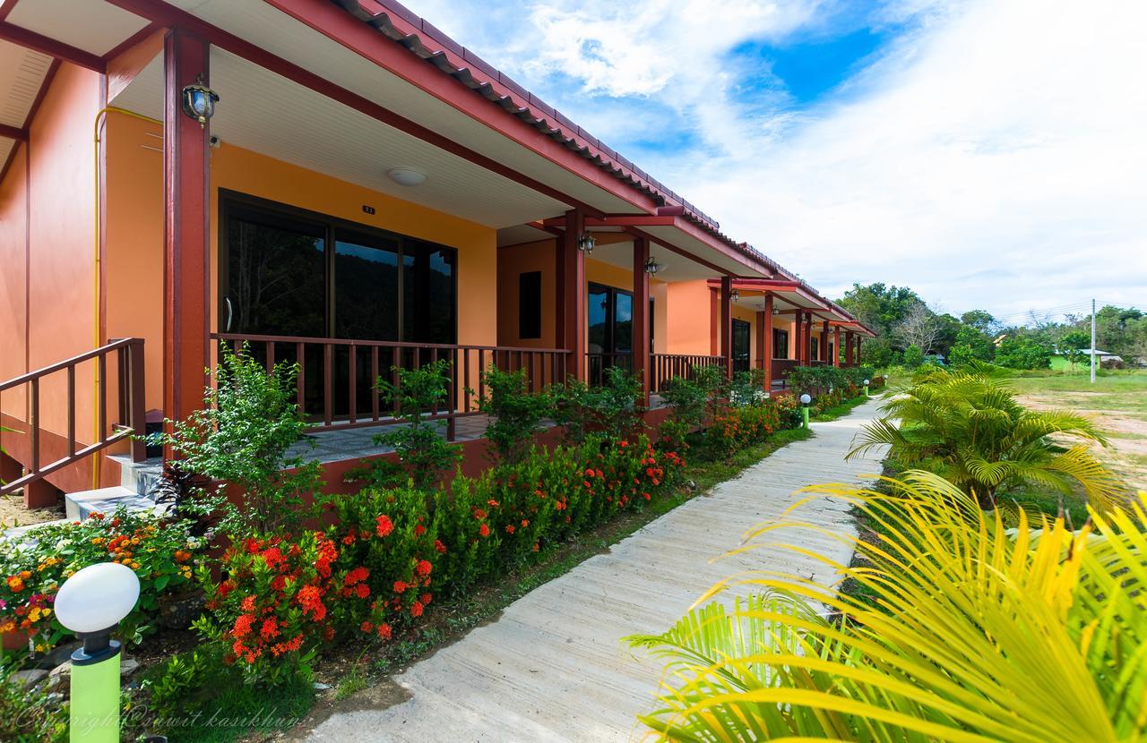 Toongyoong Longbeach Resort Sha Plus Koh Lanta Exterior photo